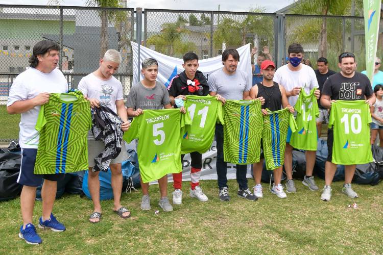 San Fernando premió a los participantes de su Liga de Fútbol Infantil y entregó kits deportivos San Fernando premió a los participantes de su Liga de Fútbol Infantil y entregó kits deportivos