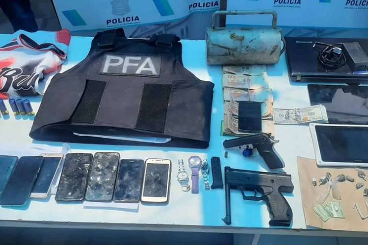 Detienen a cuatro hombres y les secuestran armas y ropas policiales en Pilar