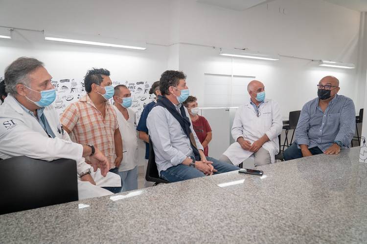 El intendente de San Isidro, Gustavo Posse, visitó el nuevo comedor en el subsuelo del Hospital Central destinado al personal de salud. 