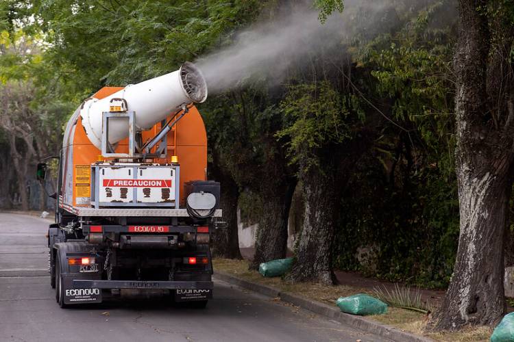 San Isidro: Posse supervisó operativo de fumigación contra el dengue.