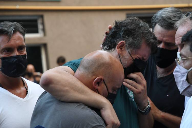 “Nos destruyeron, teníamos una familia hermosa”, dijo el hermano de Marcelo Longhi. “Nos destruyeron, teníamos una familia hermosa”, dijo el hermano de Marcelo Longhi.