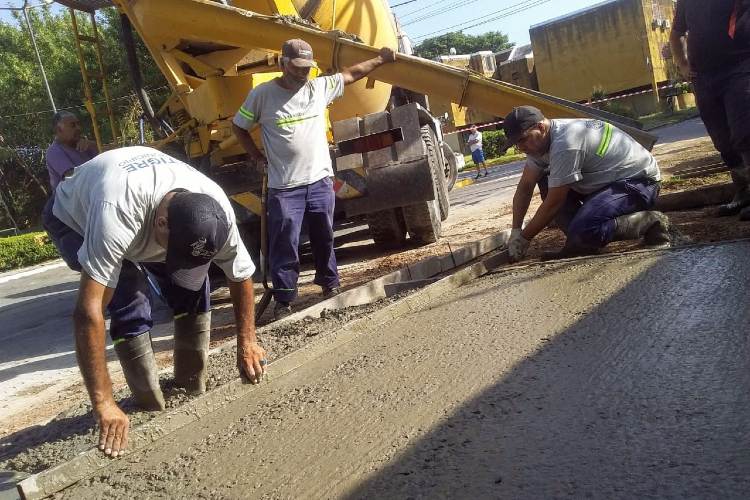 El Talar: el Municipio de Tigre construye veredas y dársenas de estacionamiento en el barrio Almirante Brown
