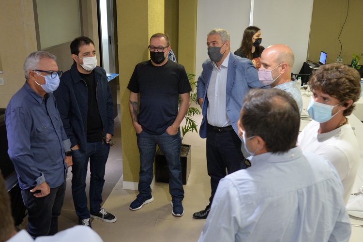 Julio Zamora y Jorge Ferraresi avanzan en el desarrollo de políticas para que más vecinos accedan a una vivienda propia Julio Zamora y Jorge Ferraresi avanzan en el desarrollo de políticas para que más vecinos accedan a una vivienda propia