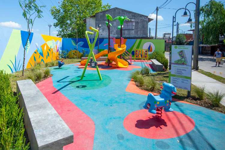 Juan Andreotti inauguró la nueva “Plaza Memoria y Corazón”, en el barrio San Jorge Juan Andreotti inauguró la nueva “Plaza Memoria y Corazón”, en el barrio San Jorge