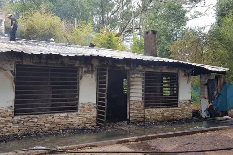 Cuatro muertos en incendio de un centro de rehabilitación para adictos clandestino en Pilar