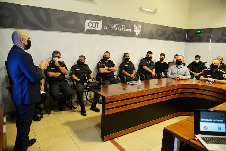  Julio Zamora recibió al Jefe de Seguridad de la Embajada de Israel en el marco de una capacitación al personal policial de Tigre