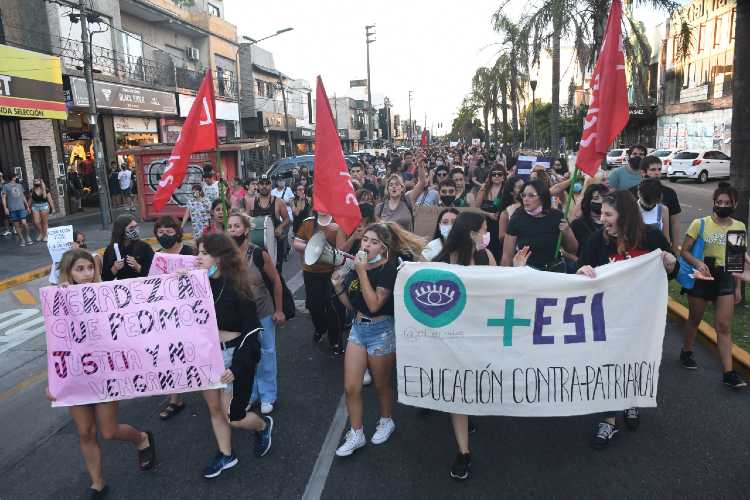 Marcha en Munro en pedido de justicia por la joven abusada por seis hombres en Palermo
