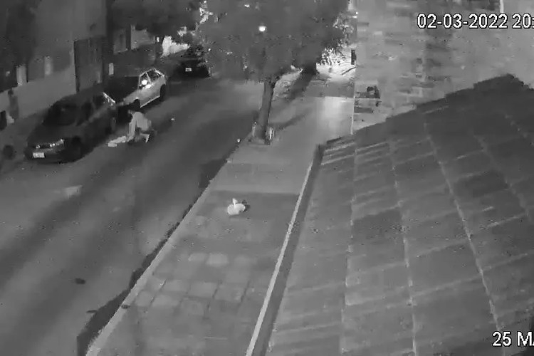 Golpean y le roban el auto a una mujer en la localidad de Vicente López