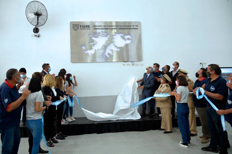 Julio Zamora inauguró el nuevo edificio de la Escuela Secundaria Nº19 en Troncos del Talar Julio Zamora inauguró el nuevo edificio de la Escuela Secundaria Nº19 en Troncos del Talar