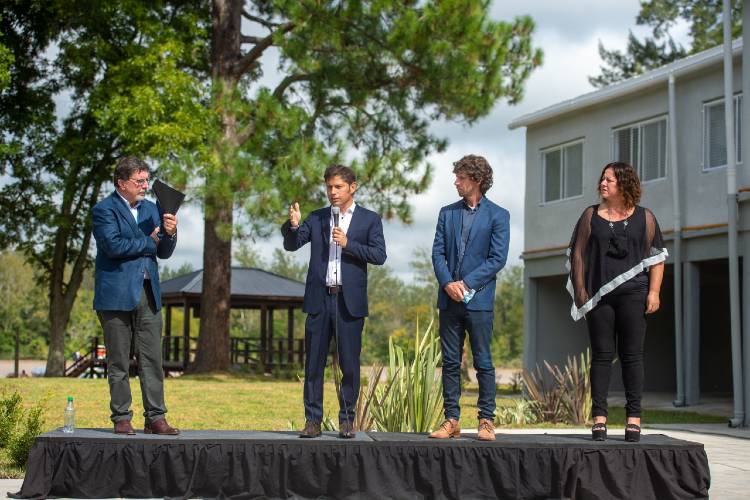 Kicillof participó de la inauguración de la renovación total de una escuela del Delta de San Fernando