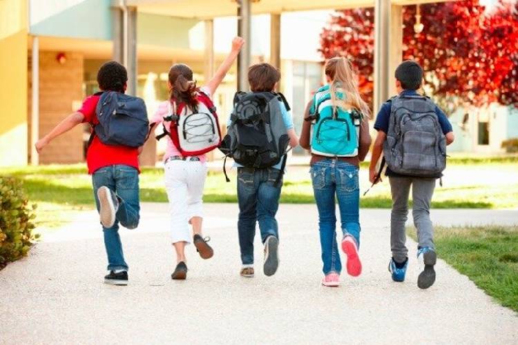 Cómo evitar trastornos por el mal uso de mochilas escolares