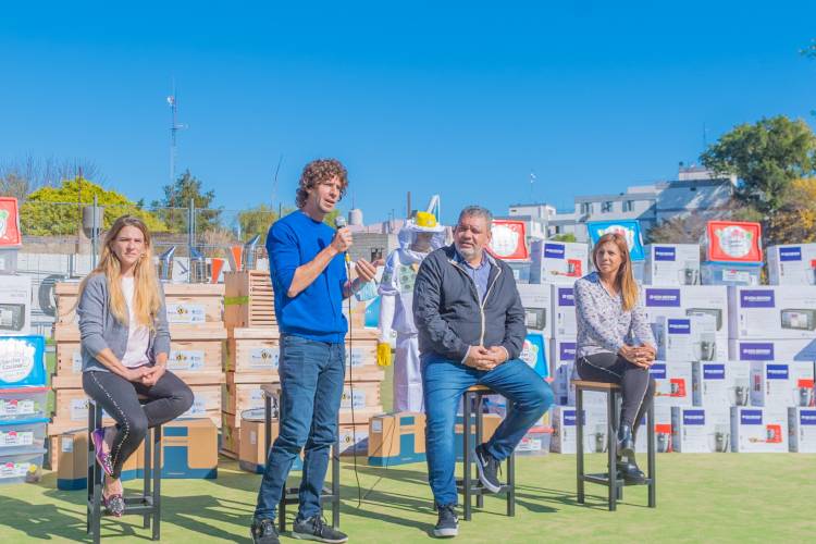 Entregaron kits de apicultura y cocina a emprendedores de San Fernando