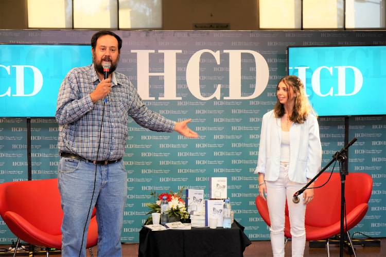 El HCD de Tigre abrió sus puertas para recibir a la cultura de la ciudad, esta vez de la mano de la escritora Macarena Oromí. El HCD de Tigre abrió sus puertas para recibir a la cultura de la ciudad, esta vez de la mano de la escritora Macarena Oromí.