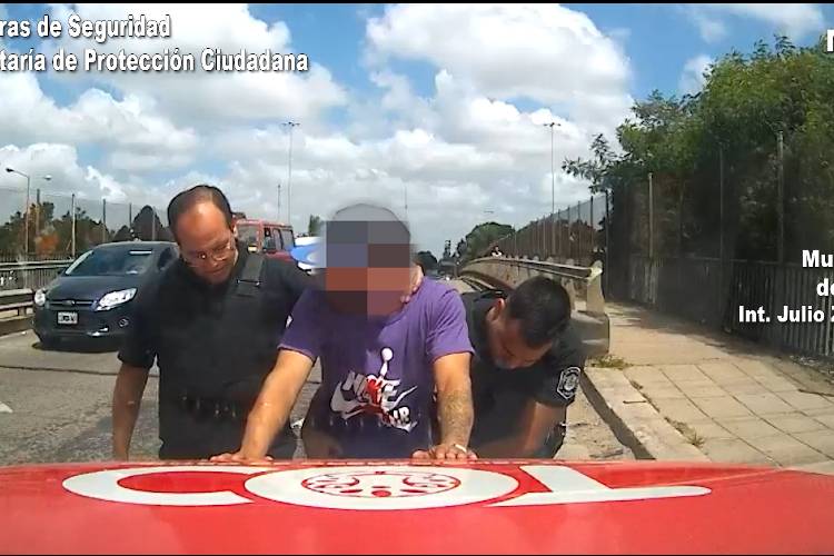 Ingresó a una casa en Tigre y fue detenido cuando huía en un colectivo Ingresó a una casa en Tigre y fue detenido cuando huía en un colectivo