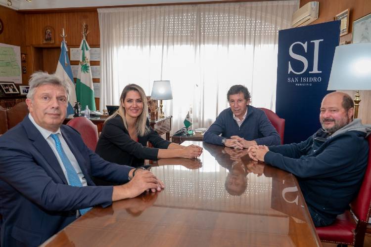 Gustavo Posse recibió en San Isidro a Carolina Losada Gustavo Posse recibió en San Isidro a Carolina Losada