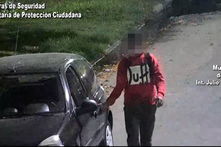 Detienen a un hombre que robó pertenencias de un auto en Pacheco