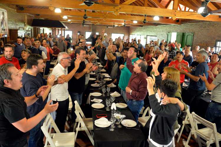 Julio Zamora en un encuentro con representantes de gremios, sindicatos y agrupaciones políticas del distrito Julio Zamora en un encuentro con representantes de gremios, sindicatos y agrupaciones políticas del distrito
