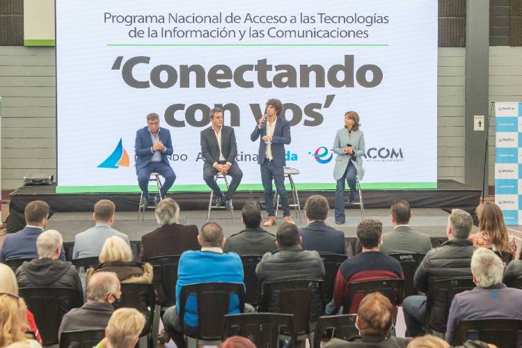 Andreotti y Massa anunciaron programas de conectividad para adultos mayores de San Fernando
