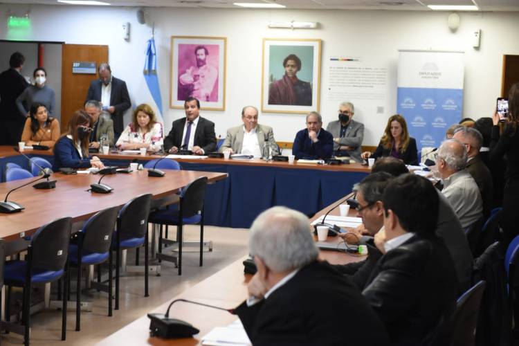 Dictamen de mayoría en comisión de diputados a proyecto de reforma de la Ley de Compre Argentino