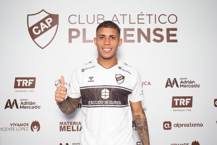 Ayrton Costa es oficializado como refuerzo de Platense Ayrton Costa es oficializado como refuerzo de Platense