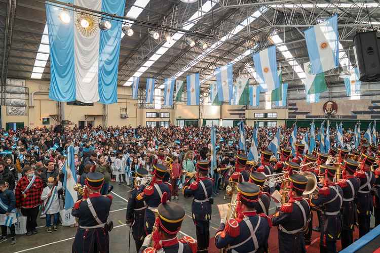 Más de 2 mil alumnos de San Isidro prometieron lealtad a la bandera