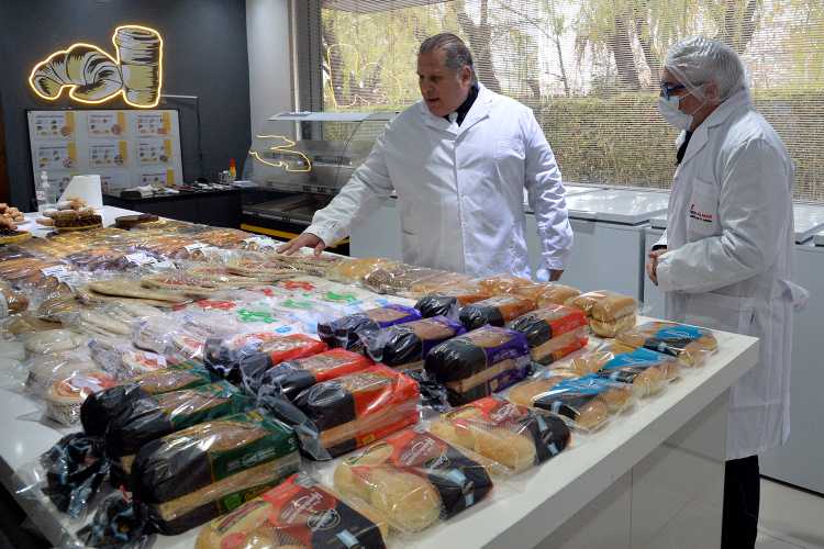Julio Zamora, visitó las instalaciones de la empresa alimenticia Grupo Almar en Don Torcuato