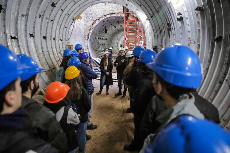 Macarena Posse visitó con alumnos de escuelas técnicas la obra del aliviador Alto Perú Macarena Posse visitó con alumnos de escuelas técnicas la obra del aliviador Alto Perú