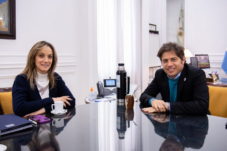 Kicillof encabezó un encuentro de trabajo con Malena Galmarini en La Plata