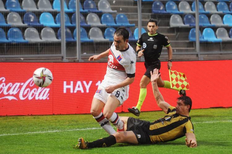 Tigre cayó por penales y quedó fuera de la Copa Argentina Tigre cayó por penales y quedó fuera de la Copa Argentina