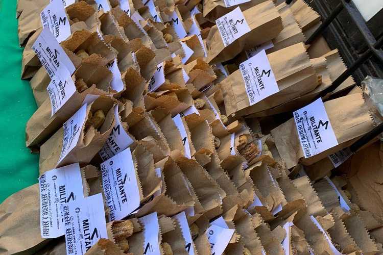 Durante una jornada solidaria la agrupación Militante Tigre repartió más de mil churros en Benavidez