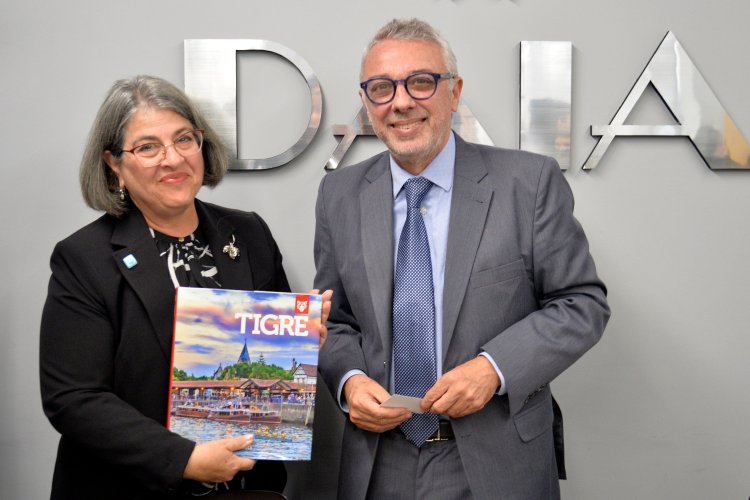 En la DAIA, Julio Zamora participó de un encuentro con la alcaldesa de Miami-Dade