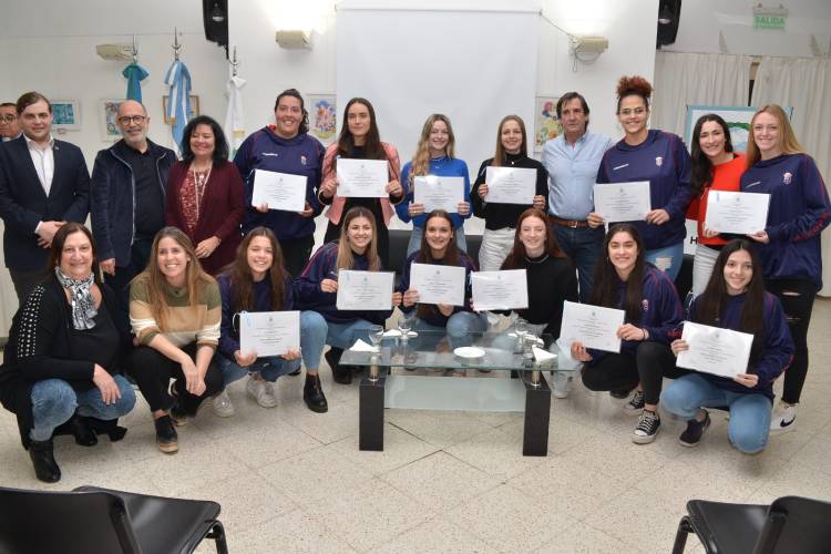 El Concejo Deliberante declaró deportistas destacadas al equipo de básquet femenino del club Unión Florida El Concejo Deliberante declaró deportistas destacadas al equipo de básquet femenino del club Unión Florida