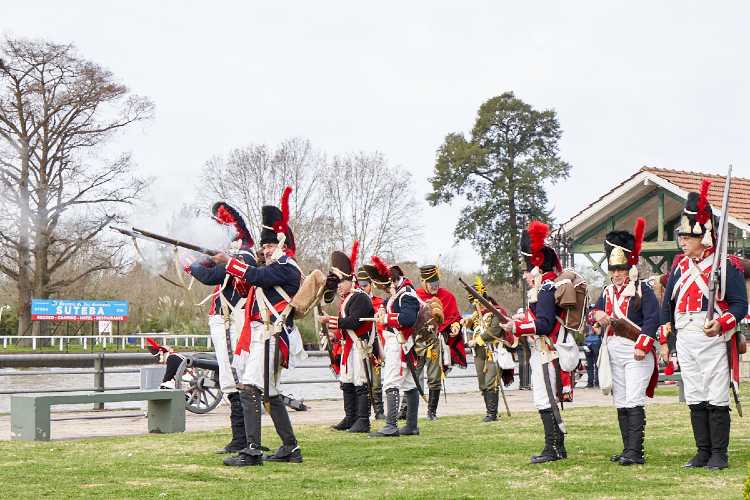 Para festejar el día de Tigre se realizó una recreación de las invasiones inglesas en el HCD Para festejar el día de Tigre se realizó una recreación de las invasiones inglesas en el HCD
