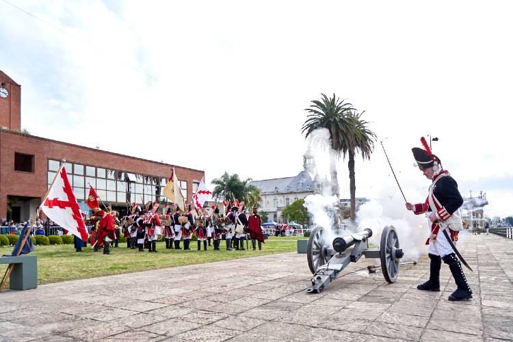 Para festejar el día de Tigre se realizó una recreación de las invasiones inglesas en el HCD Para festejar el día de Tigre se realizó una recreación de las invasiones inglesas en el HCD