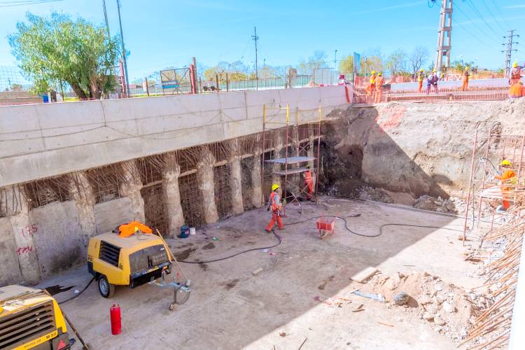 Juan Andreotti visitó la excavación del Túnel de Av. Sobremonte, que sigue avanzando Juan Andreotti visitó la excavación del Túnel de Av. Sobremonte, que sigue avanzando