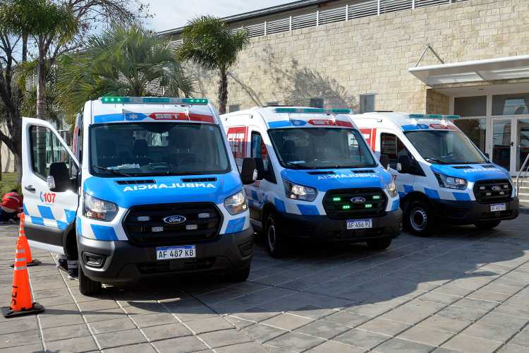 Julio Zamora presentó 3 nuevas ambulancias del Sistema de Emergencias Tigre Julio Zamora presentó 3 nuevas ambulancias del Sistema de Emergencias Tigre