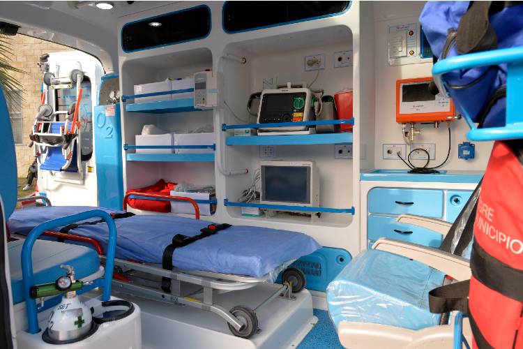 Julio Zamora presentó 3 nuevas ambulancias del Sistema de Emergencias Tigre