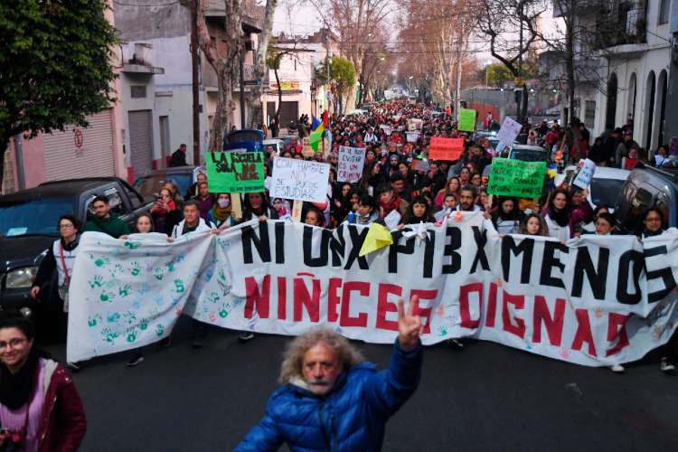 Caravana de protesta contra el Gobierno porteño por la muerte de una alumna de 11 años