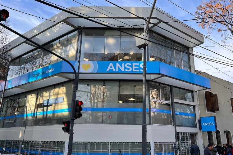 Raverta y Andreotti las remodeladas oficinas de ANSES en San Fernando