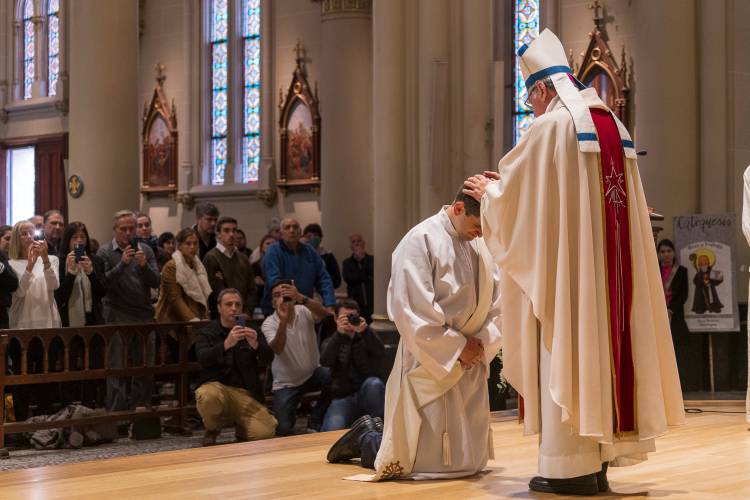 Misa de ordenación de Juan Pablo Pando en la Catedral de San Isidro