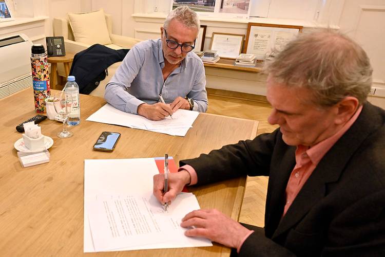 Julio Zamora firmó dos convenios con la Universidad de San Isidro Dr. Plácido Marín