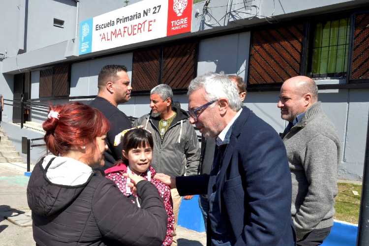 Julio Zamora supervisó el avance de las reformas integrales que realiza el Municipio en la Escuela Primaria N°19 y Escuela Primaria N°27 Julio Zamora supervisó el avance de las reformas integrales que realiza el Municipio en la Escuela Primaria N°19 y Escuela Primaria N°27