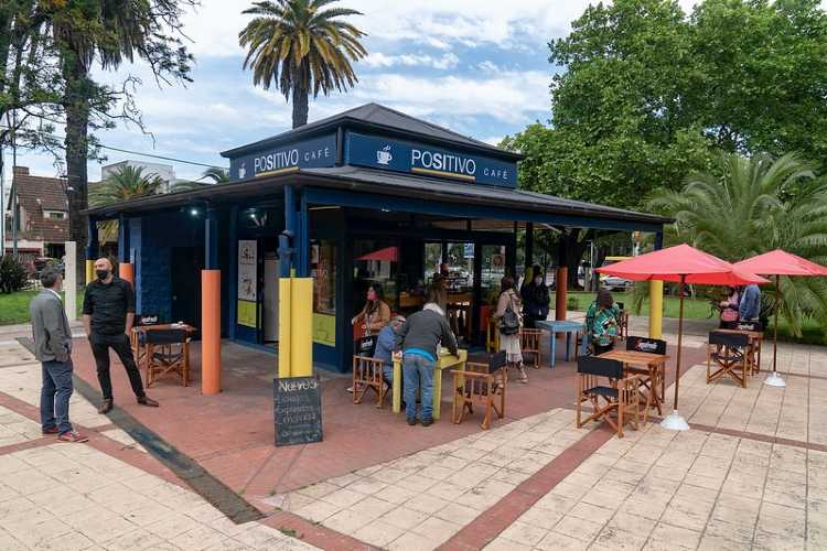 San Isidro: talleres y propuestas artísticas en el bar inclusivo “Café Positivo” 