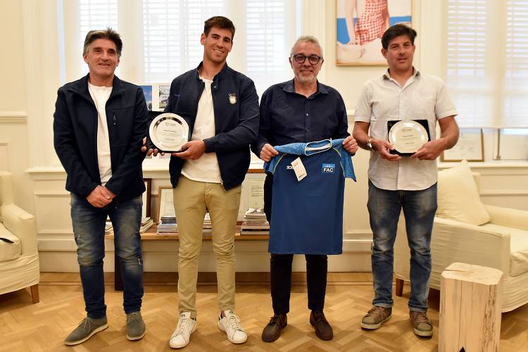 Julio Zamora se reunió con el palista tigrense Agustín Vernice, luego de su participación en el mundial de canotaje en Canadá Julio Zamora se reunió con el palista tigrense Agustín Vernice, luego de su participación en el mundial de canotaje en Canadá