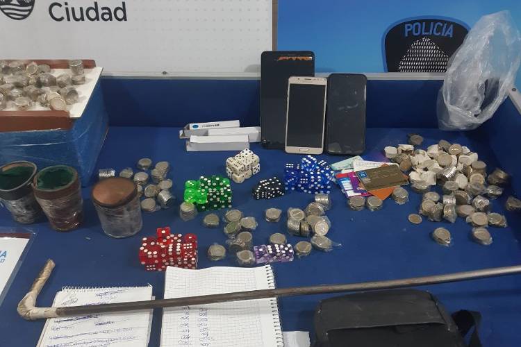 Desbaratan dos casas de juego clandestino en la Ciudad de Buenos Aires y detienen a siete personas Desbaratan dos casas de juego clandestino en la Ciudad de Buenos Aires y detienen a siete personas