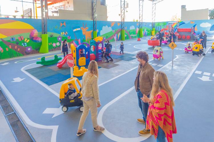 Juan Andreotti presentó la renovación de un Centro Educativo Municipal y Jardín Maternal Juan Andreotti presentó la renovación de un Centro Educativo Municipal y Jardín Maternal
