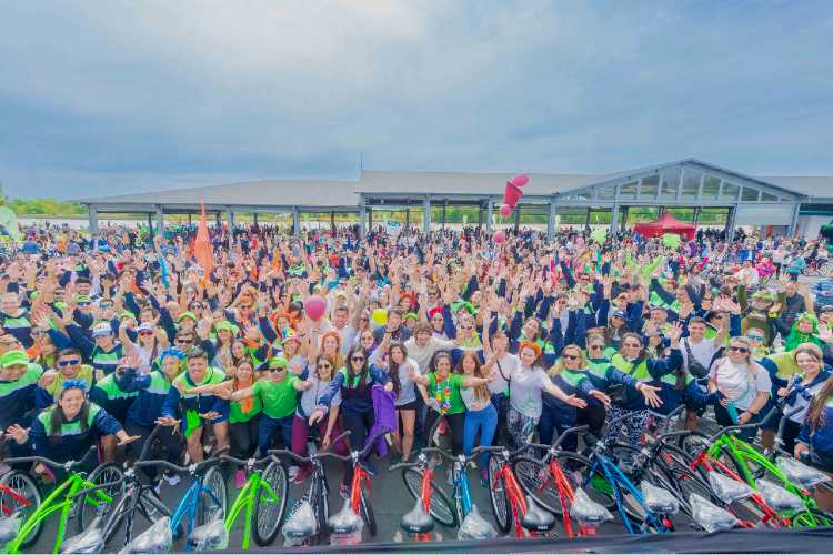 Miles de familias disfrutaron de la Bicicleteada más grande de San Fernando Miles de familias disfrutaron de la Bicicleteada más grande de San Fernando