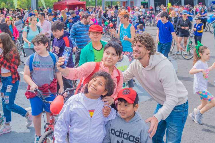 Miles de familias disfrutaron de la Bicicleteada más grande de San Fernando Miles de familias disfrutaron de la Bicicleteada más grande de San Fernando