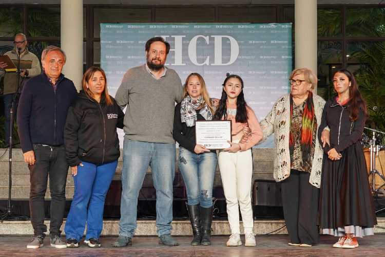 Más de 5 mil vecinos disfrutaron del festival homenaje a Fernando Deglise en los jardines del HCD de Tigre. Más de 5 mil vecinos disfrutaron del festival homenaje a Fernando Deglise en los jardines del HCD de Tigre.