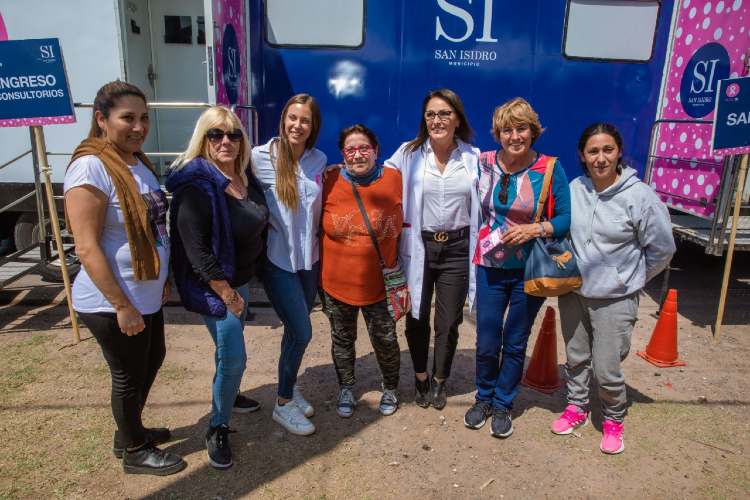 Macarena Posse, participó de Rosa SI en el mes de la concientización y lucha contra el cáncer de mama Macarena Posse, participó de Rosa SI en el mes de la concientización y lucha contra el cáncer de mama
